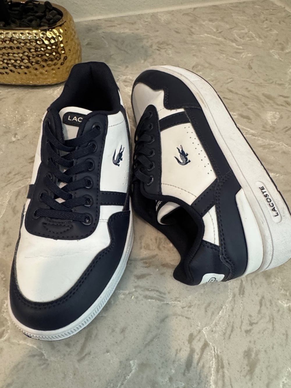 Lacoste Men’s Low-Top Sneakers in White & Navy - Picture 7 of 7